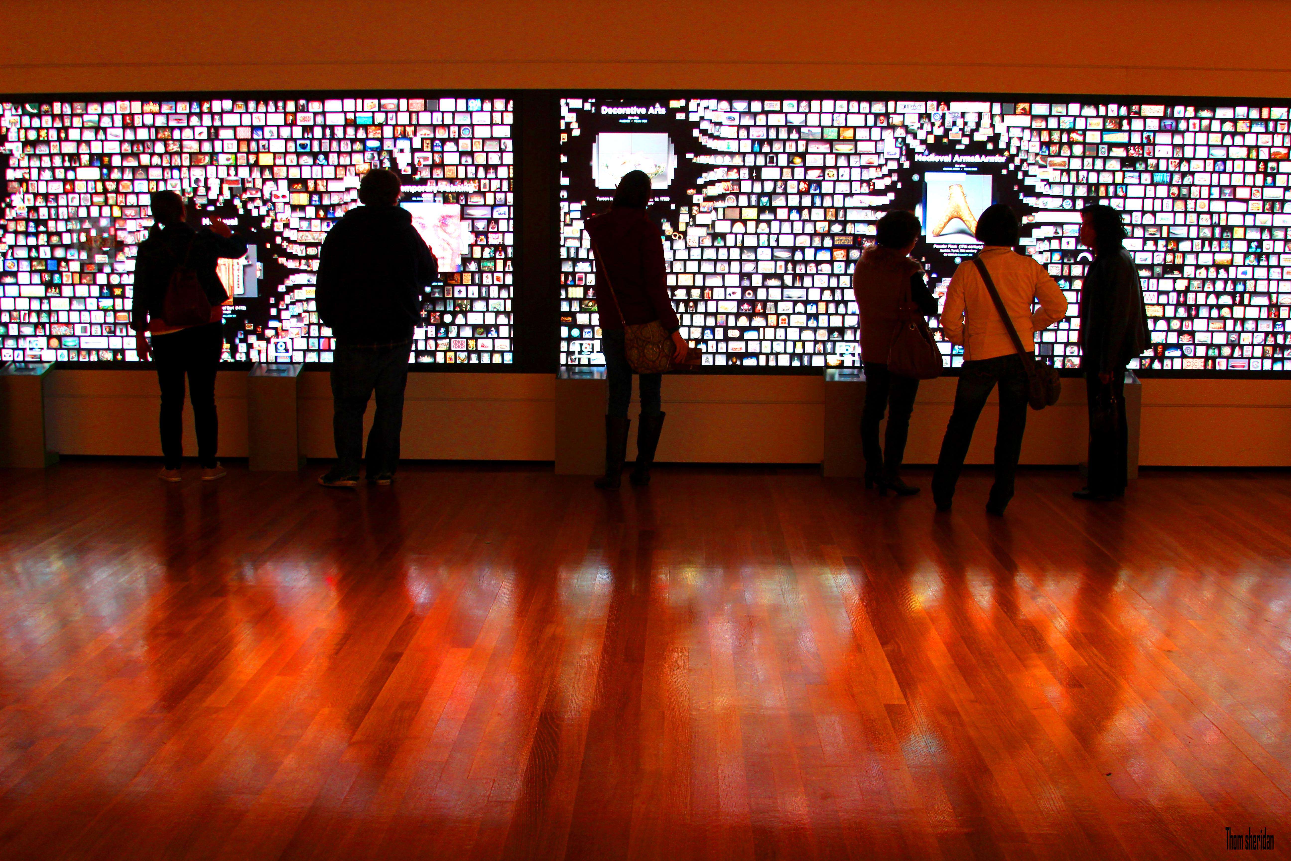 (c)ThomSheridan_ClevelandMuseumofArt - Interaktive video wall at Gallery One, Cleveland Museum of Art